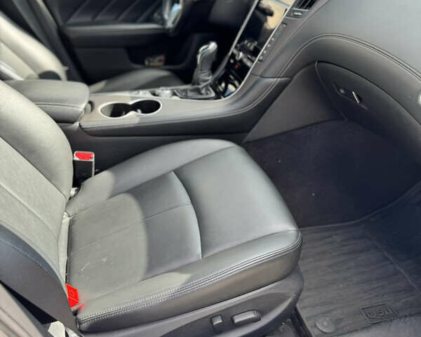 Серый Инфинити Q50, объемом двигателя 3 л и пробегом 93 тыс. км за 20000 $, фото 10 на Automoto.ua