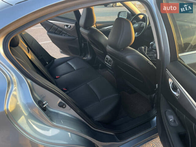 Синій Інфініті Q50, об'ємом двигуна 3 л та пробігом 155 тис. км за 15000 $, фото 12 на Automoto.ua