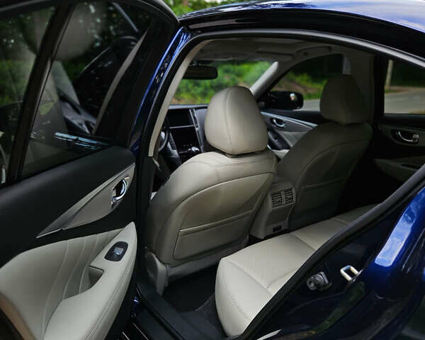 Синій Інфініті Q50, об'ємом двигуна 3 л та пробігом 18 тис. км за 24999 $, фото 16 на Automoto.ua