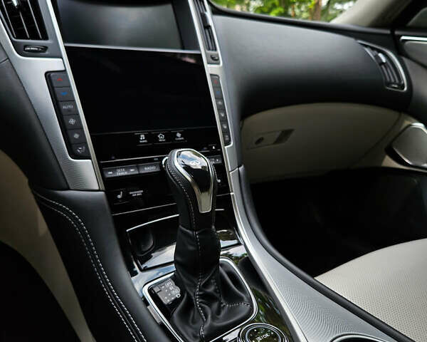 Синій Інфініті Q50, об'ємом двигуна 3 л та пробігом 18 тис. км за 24999 $, фото 13 на Automoto.ua
