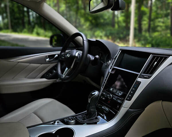 Синій Інфініті Q50, об'ємом двигуна 3 л та пробігом 18 тис. км за 24999 $, фото 11 на Automoto.ua
