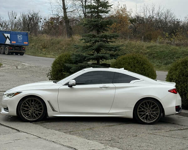 Білий Інфініті Q60, об'ємом двигуна 2 л та пробігом 163 тис. км за 17950 $, фото 4 на Automoto.ua