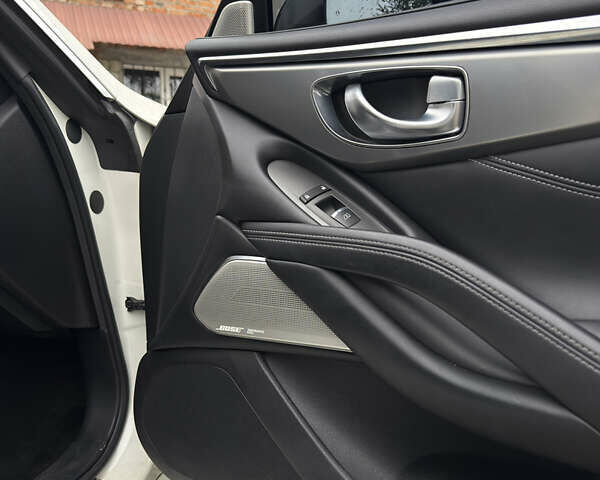 Білий Інфініті Q60, об'ємом двигуна 2 л та пробігом 163 тис. км за 17950 $, фото 21 на Automoto.ua