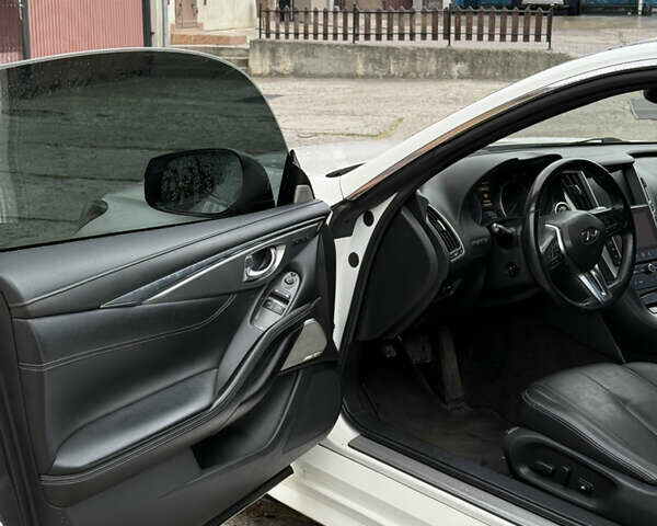 Білий Інфініті Q60, об'ємом двигуна 2 л та пробігом 163 тис. км за 17950 $, фото 13 на Automoto.ua