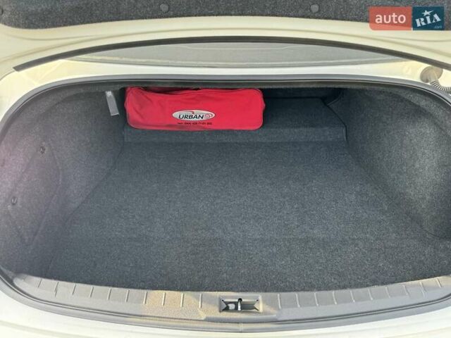 Білий Інфініті Q60, об'ємом двигуна 3 л та пробігом 85 тис. км за 24500 $, фото 8 на Automoto.ua