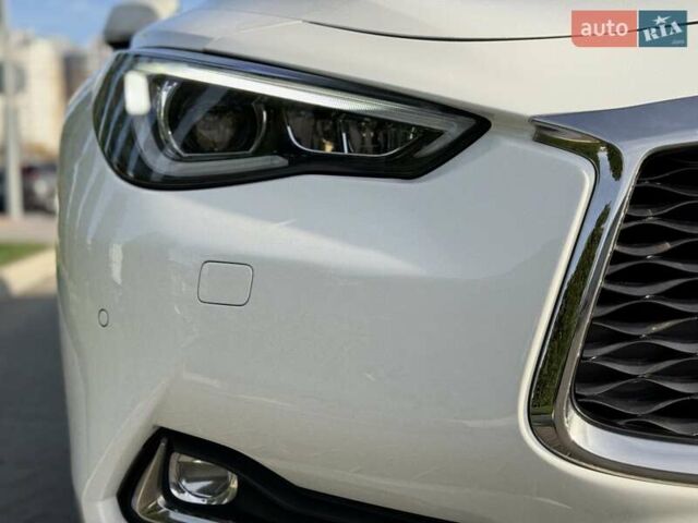 Білий Інфініті Q60, об'ємом двигуна 3 л та пробігом 85 тис. км за 24500 $, фото 31 на Automoto.ua