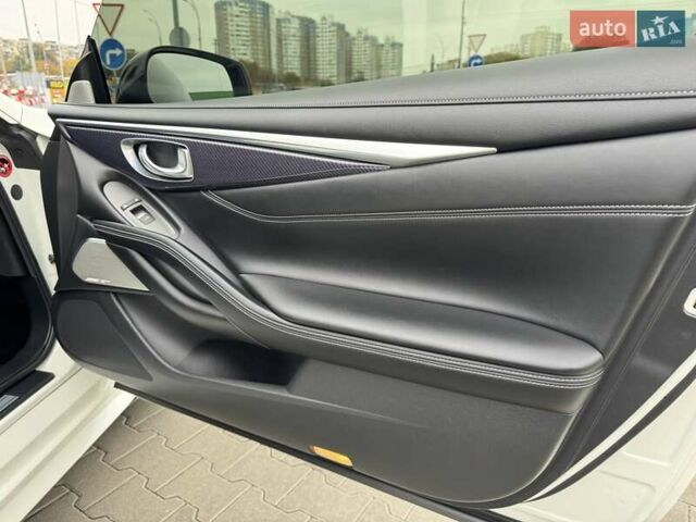 Белый Инфинити Q60, объемом двигателя 3 л и пробегом 85 тыс. км за 27500 $, фото 78 на Automoto.ua