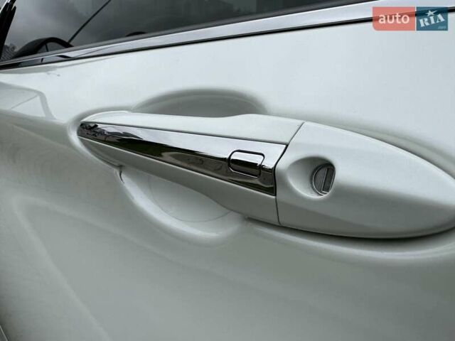 Белый Инфинити Q60, объемом двигателя 3 л и пробегом 85 тыс. км за 27500 $, фото 27 на Automoto.ua