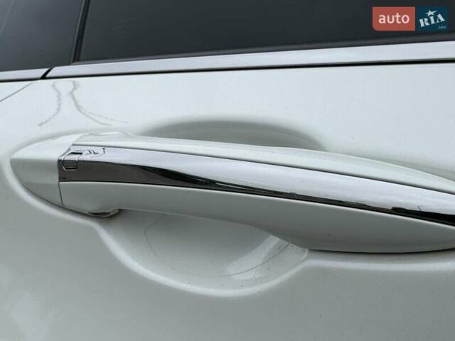 Белый Инфинити Q60, объемом двигателя 3 л и пробегом 85 тыс. км за 27500 $, фото 46 на Automoto.ua