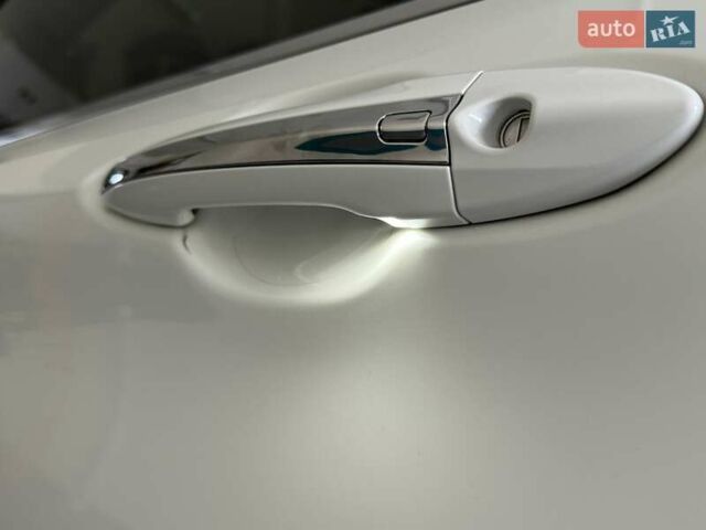 Белый Инфинити Q60, объемом двигателя 3 л и пробегом 85 тыс. км за 27500 $, фото 91 на Automoto.ua