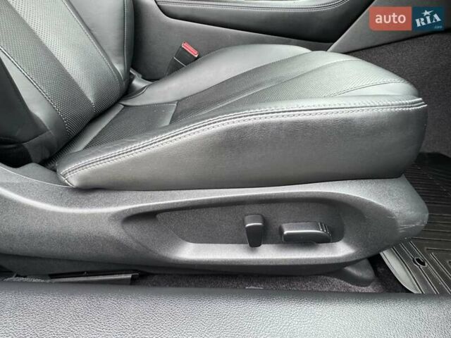 Белый Инфинити Q60, объемом двигателя 3 л и пробегом 85 тыс. км за 27500 $, фото 74 на Automoto.ua