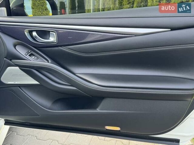 Белый Инфинити Q60, объемом двигателя 3 л и пробегом 85 тыс. км за 26500 $, фото 101 на Automoto.ua