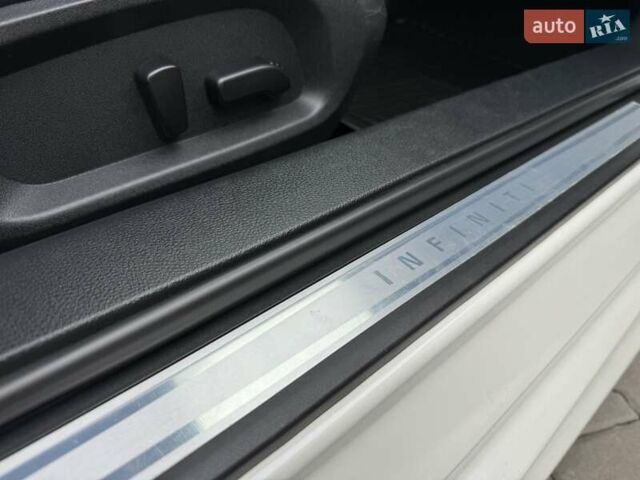 Белый Инфинити Q60, объемом двигателя 3 л и пробегом 85 тыс. км за 27500 $, фото 77 на Automoto.ua