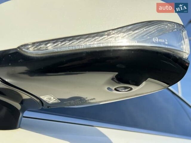 Білий Інфініті Q60, об'ємом двигуна 3 л та пробігом 85 тис. км за 24500 $, фото 39 на Automoto.ua