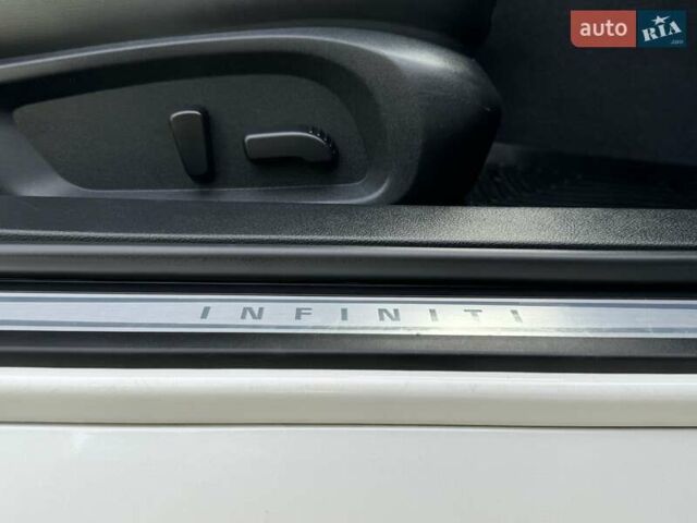 Белый Инфинити Q60, объемом двигателя 3 л и пробегом 85 тыс. км за 26500 $, фото 99 на Automoto.ua