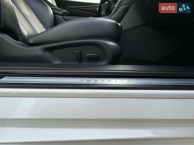 Белый Инфинити Q60, объемом двигателя 3 л и пробегом 85 тыс. км за 26500 $, фото 98 на Automoto.ua