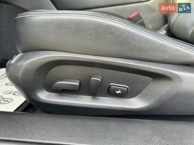 Білий Інфініті Q60, об'ємом двигуна 3 л та пробігом 85 тис. км за 24500 $, фото 6 на Automoto.ua