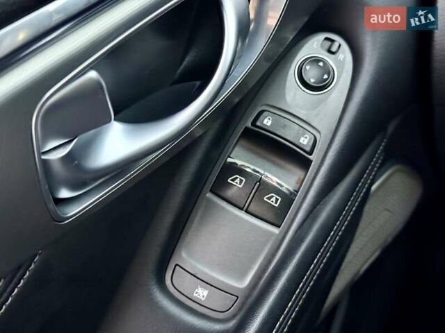 Черный Инфинити Q60, объемом двигателя 1.99 л и пробегом 112 тыс. км за 16500 $, фото 20 на Automoto.ua