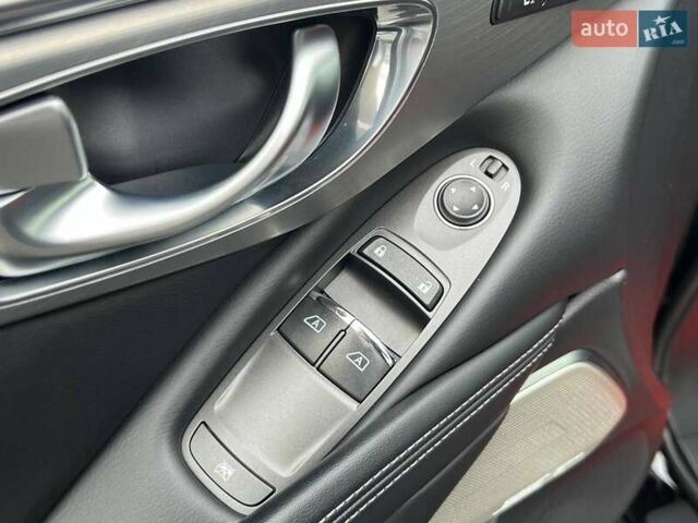 Черный Инфинити Q60, объемом двигателя 3 л и пробегом 72 тыс. км за 23990 $, фото 17 на Automoto.ua