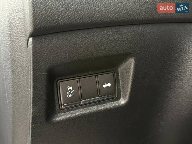 Черный Инфинити Q60, объемом двигателя 3 л и пробегом 97 тыс. км за 21400 $, фото 20 на Automoto.ua