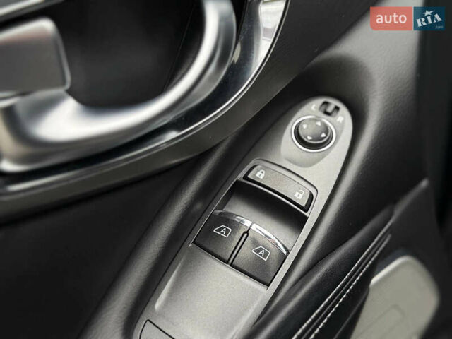 Черный Инфинити Q60, объемом двигателя 3 л и пробегом 97 тыс. км за 21400 $, фото 17 на Automoto.ua