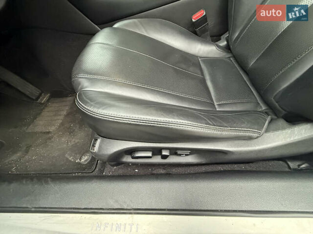 Черный Инфинити Q60, объемом двигателя 3 л и пробегом 86 тыс. км за 25400 $, фото 12 на Automoto.ua
