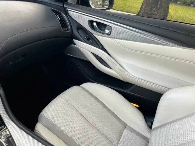 Красный Инфинити Q60, объемом двигателя 3 л и пробегом 55 тыс. км за 4950 $, фото 13 на Automoto.ua