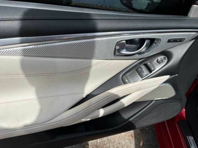 Красный Инфинити Q60, объемом двигателя 3 л и пробегом 55 тыс. км за 4950 $, фото 8 на Automoto.ua