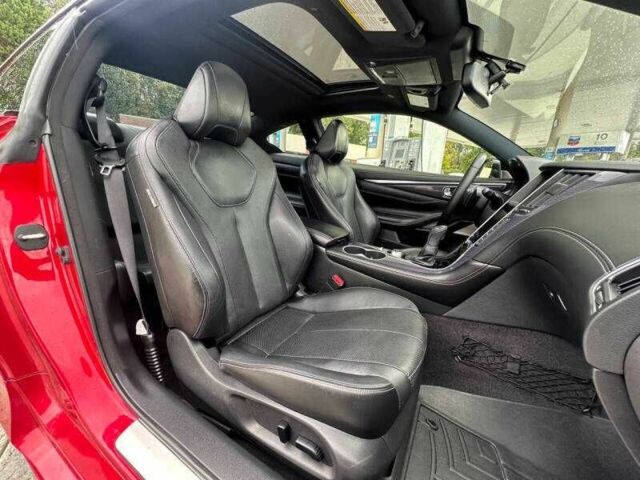 Красный Инфинити Q60, объемом двигателя 3 л и пробегом 56 тыс. км за 7600 $, фото 7 на Automoto.ua