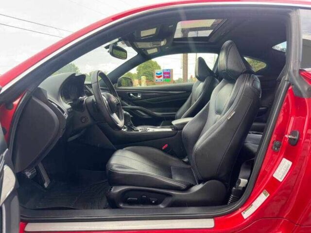 Красный Инфинити Q60, объемом двигателя 3 л и пробегом 56 тыс. км за 7600 $, фото 4 на Automoto.ua