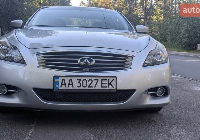 Серый Инфинити Q60, объемом двигателя 3.7 л и пробегом 90 тыс. км за 15500 $, фото 4 на Automoto.ua