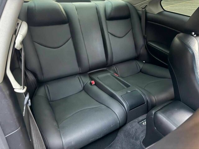 Серый Инфинити Q60, объемом двигателя 3.7 л и пробегом 90 тыс. км за 13299 $, фото 1 на Automoto.ua