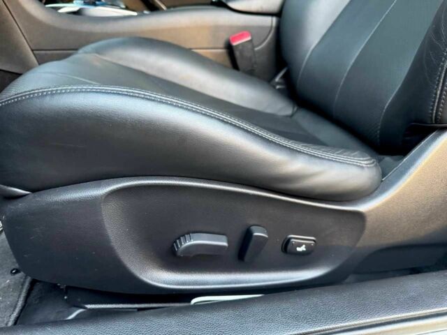 Серый Инфинити Q60, объемом двигателя 3.7 л и пробегом 90 тыс. км за 13299 $, фото 16 на Automoto.ua