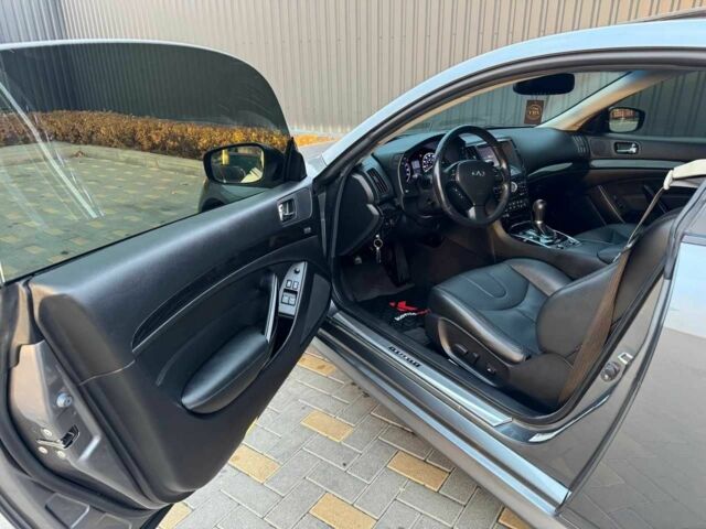 Серый Инфинити Q60, объемом двигателя 3.7 л и пробегом 90 тыс. км за 13299 $, фото 7 на Automoto.ua