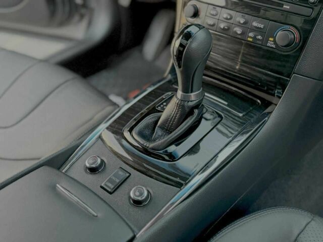 Серый Инфинити Q60, объемом двигателя 3.7 л и пробегом 90 тыс. км за 13299 $, фото 11 на Automoto.ua