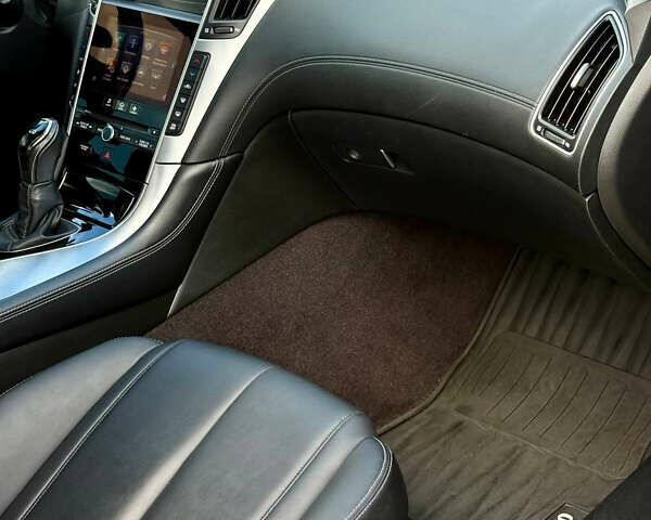 Сірий Інфініті Q60, об'ємом двигуна 1.99 л та пробігом 120 тис. км за 19750 $, фото 18 на Automoto.ua