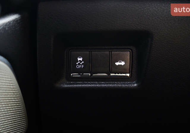 Серый Инфинити Q60, объемом двигателя 3 л и пробегом 162 тыс. км за 19500 $, фото 29 на Automoto.ua