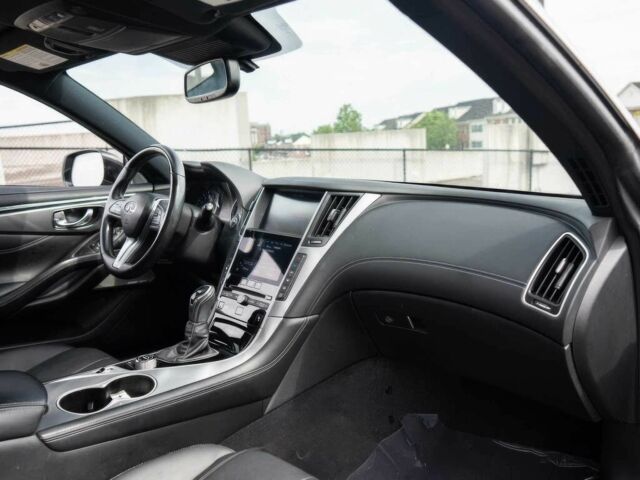 Серый Инфинити Q60, объемом двигателя 3 л и пробегом 43 тыс. км за 7600 $, фото 7 на Automoto.ua