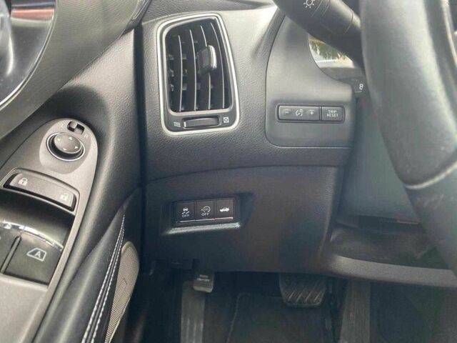 Сірий Інфініті Q60, об'ємом двигуна 2 л та пробігом 80 тис. км за 15500 $, фото 6 на Automoto.ua