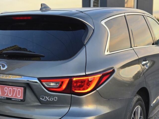 Серый Инфинити Q60, объемом двигателя 3.5 л и пробегом 90 тыс. км за 9999 $, фото 4 на Automoto.ua