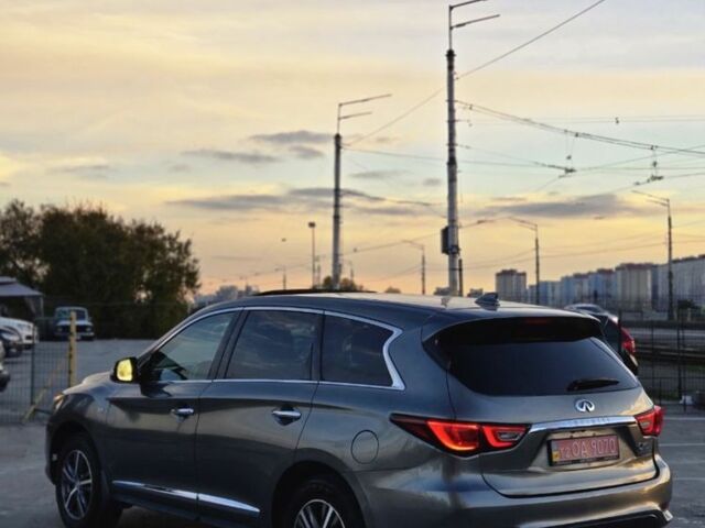 Серый Инфинити Q60, объемом двигателя 3.5 л и пробегом 90 тыс. км за 9999 $, фото 3 на Automoto.ua
