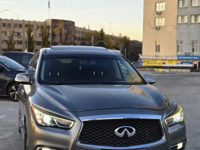 Серый Инфинити Q60, объемом двигателя 3.5 л и пробегом 90 тыс. км за 9999 $, фото 2 на Automoto.ua