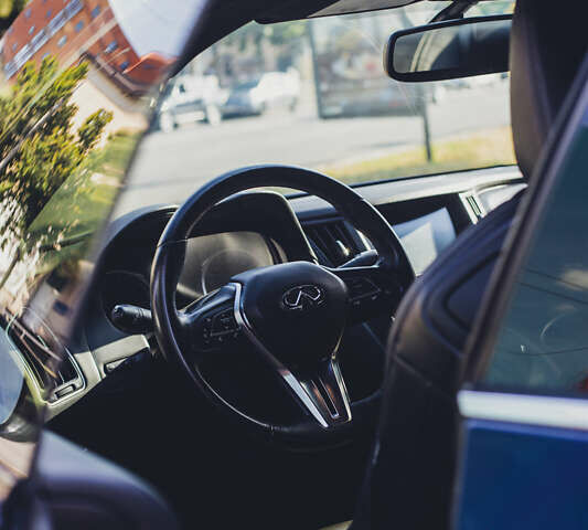 Синий Инфинити Q60, объемом двигателя 3 л и пробегом 54 тыс. км за 27000 $, фото 4 на Automoto.ua