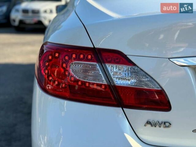 Белый Инфинити Q70, объемом двигателя 3.7 л и пробегом 143 тыс. км за 12790 $, фото 10 на Automoto.ua