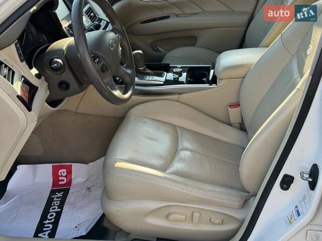 Белый Инфинити Q70, объемом двигателя 3.7 л и пробегом 143 тыс. км за 12790 $, фото 19 на Automoto.ua