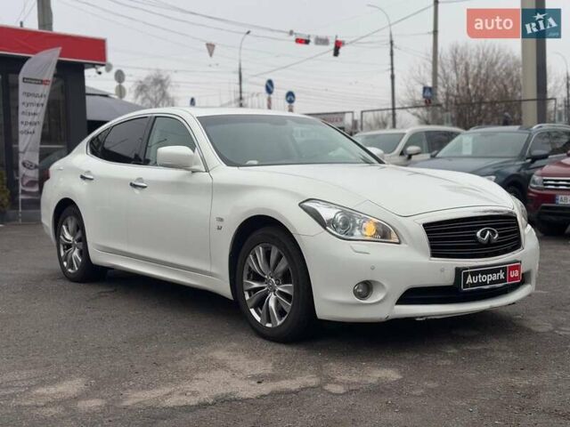Білий Інфініті Q70, об'ємом двигуна 3.7 л та пробігом 143 тис. км за 13390 $, фото 3 на Automoto.ua