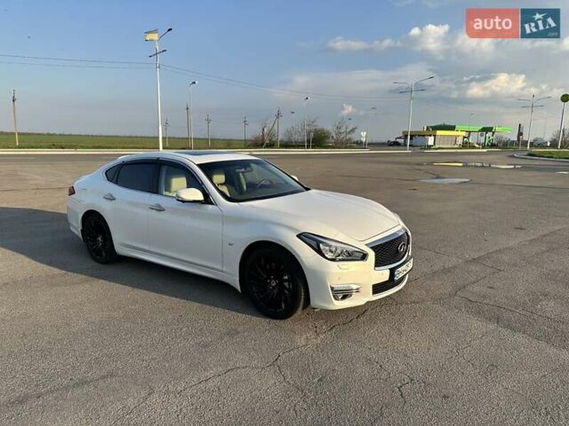 Белый Инфинити Q70, объемом двигателя 3.7 л и пробегом 60 тыс. км за 25000 $, фото 6 на Automoto.ua