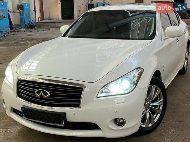 Белый Инфинити Q70, объемом двигателя 3.7 л и пробегом 99 тыс. км за 20500 $, фото 12 на Automoto.ua