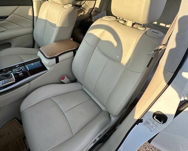 Белый Инфинити Q70, объемом двигателя 3.7 л и пробегом 60 тыс. км за 25000 $, фото 13 на Automoto.ua