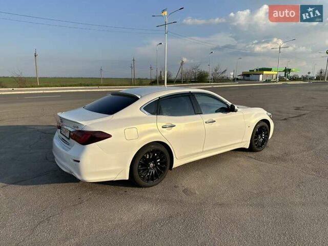 Белый Инфинити Q70, объемом двигателя 3.7 л и пробегом 60 тыс. км за 25000 $, фото 5 на Automoto.ua